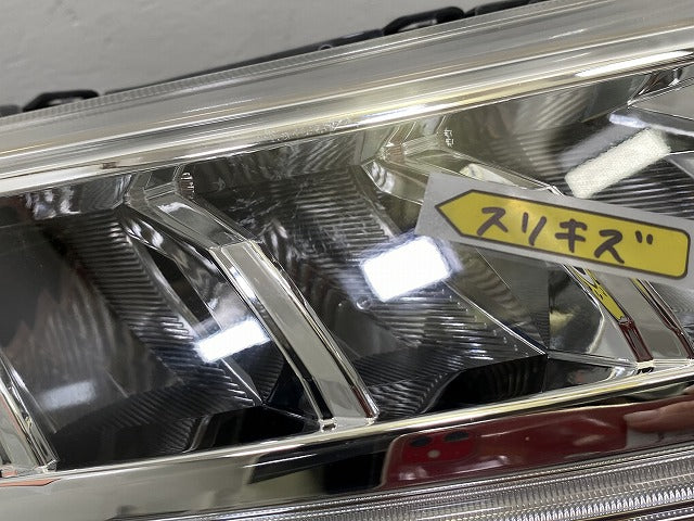ルーミー/トール/カスタム M900A/M910A/M900S/M910S 純正 前期 右 ヘッドライト/ランプ LED レベライザー 刻印S W3918 81130-B1220(143390)