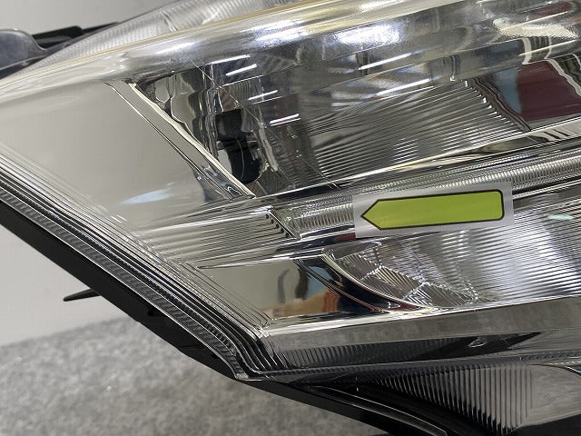 ルーミー/トール/カスタム M900A/M910A/M900S/M910S 純正 前期 右 ヘッドライト/ランプ LED レベライザー 刻印S W3918 81130-B1220(143390)