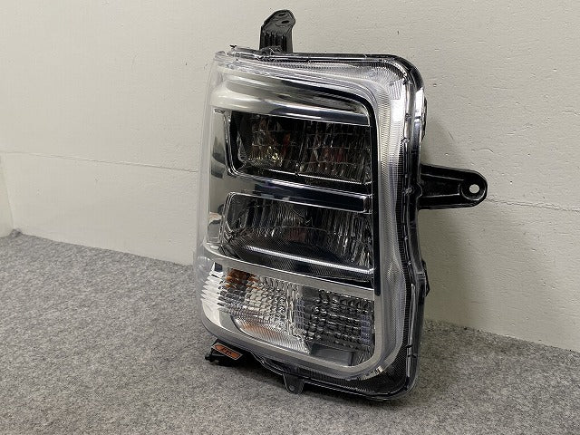 エブリィ/クリッパー NV100/スクラム/ミニキャブ DA17V/DR/DG/DS 純正 右 ヘッドライト LED レベ A028/35100-61U00 26705-4A01L(143412)