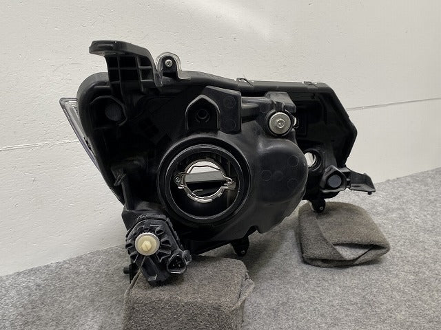 タンク/トール M900A/M910A/M900S/M910S 純正 前期 左 ヘッドライト/ランプ ハロゲン レベライザー STANLEY W3919 トヨタ(143413)