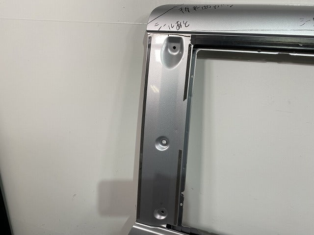 セレナ/ハイウェイスター C27/GFC27/GFNC27 e-POWER/HFC27 純正 右 スライドドア ブリリアントシルバーメタリック K23 日産(143427)