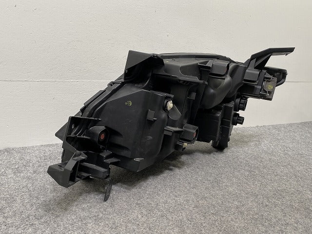 セレナ ハイウェイスター/X/XV/C28/NC28/GC28 e-POWER/ルキシオン/FC28/FNC28/GFC28 純正 右 ヘッドライト LED 刻印E 100-2379Y (143428)