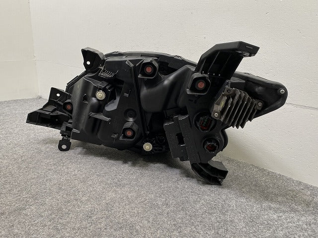 セレナ ハイウェイスター/X/XV/C28/NC28/GC28 e-POWER/ルキシオン/FC28/FNC28/GFC28 純正 右 ヘッドライト LED 刻印E 100-2379Y (143428)