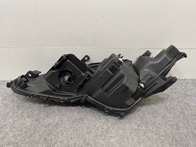 カムリ 70系/AXVH70/AXVH75 純正 前期 右 ヘッドライト/ランプ LED 刻印M KOITO 33-233 トヨタ(143430)