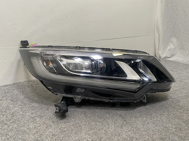 フリード GB5/GB6 ハイブリッド/GB7/GB8 純正 右 ヘッドライト/ランプ LED レベライザー 刻印J5 STANLEY W2172 ホンダ(143487)
