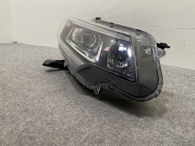 フリード GB5/GB6 ハイブリッド/GB7/GB8 純正 右 ヘッドライト/ランプ LED レベライザー 刻印J5 STANLEY W2172 ホンダ(143487)