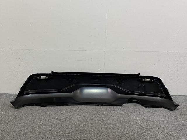 ノート/NOTE E13/SNE13 純正 リア バンパーガーニッシュ 85022 6XJ0A 素地 日産(143548)