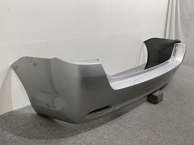 カローラ フィールダー 16系/NZE161G/NZE164G/NKE165G/ZRE162G 純正 前期 リア バンパー 52159-13250/60 シルバーメタリック 1F7(143565)