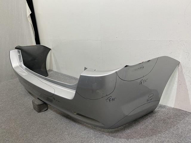 カローラ フィールダー 16系/NZE161G/NZE164G/NKE165G/ZRE162G 純正 前期 リア バンパー 52159-13250/60 シルバーメタリック 1F7(143565)