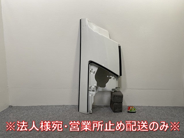 フォワード 5代目/2007-2014 純正 右 フロント コーナーパネル/コーナーカバー ホワイト ソリッド いすゞ(143623)