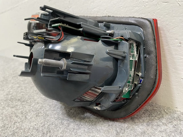 ジャンク!3シリーズ F30/F31 純正 前期 右 テールランプ/ライト/レンズ LED MOBIS 183611-12 BMW(143689)