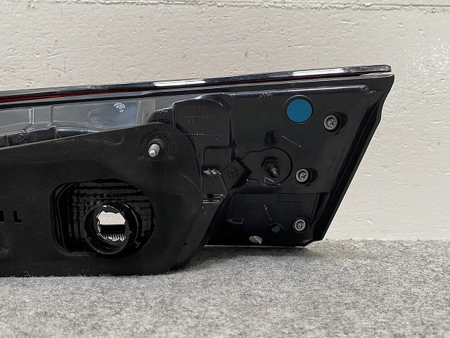 カローラ クロス ZSG10/MXGA10/ZVG11/ZVG15/ZVG13/16 純正 左 テールランプ/フィニッシャーランプ LED 刻印JL 16-181 81591-16030(143735)