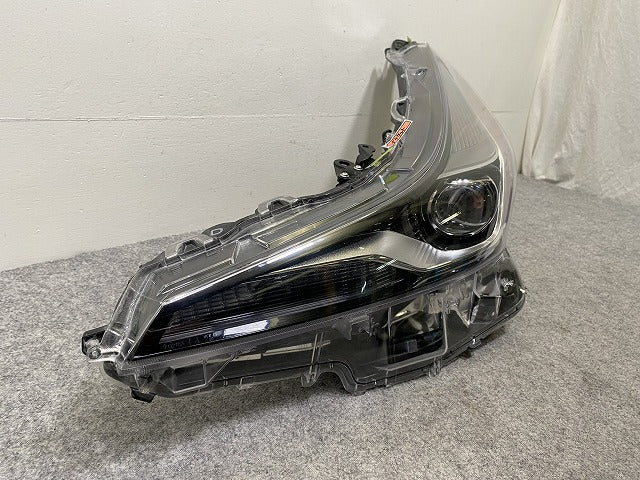 プリウス 50系/ZVW50/ZVW51/ZVW55/プリウス PHV ZVW52 純正 後期 左 ヘッドライト/ランプ LED 刻印D KOITO 47-104 トヨタ(143745)