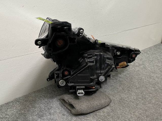 プリウス 50系/ZVW50/ZVW51/ZVW55/プリウス PHV ZVW52 純正 後期 左 ヘッドライト/ランプ LED 刻印D KOITO 47-104 トヨタ(143745)