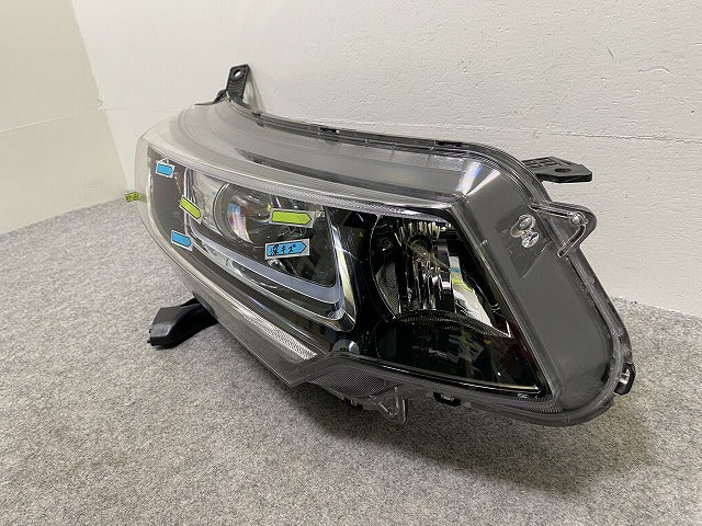 フリード プラス/+ GB5/GB6 ハイブリッド/GB7/GB8 純正 右 ヘッドライト/ランプ LED レベライザー 刻印J6 STANLEY W2172 ホンダ(143748)