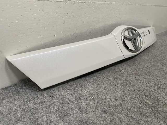ラクティス NCP120/NCP125/NSP120 純正 リア ガーニッシュ 76801-52200 ホワイトパールクリスタルシャイン 070 トヨタ(143820)