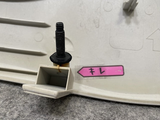 ラクティス NCP120/NCP125/NSP120 純正 リア ガーニッシュ 76801-52200 ホワイトパールクリスタルシャイン 070 トヨタ(143820)