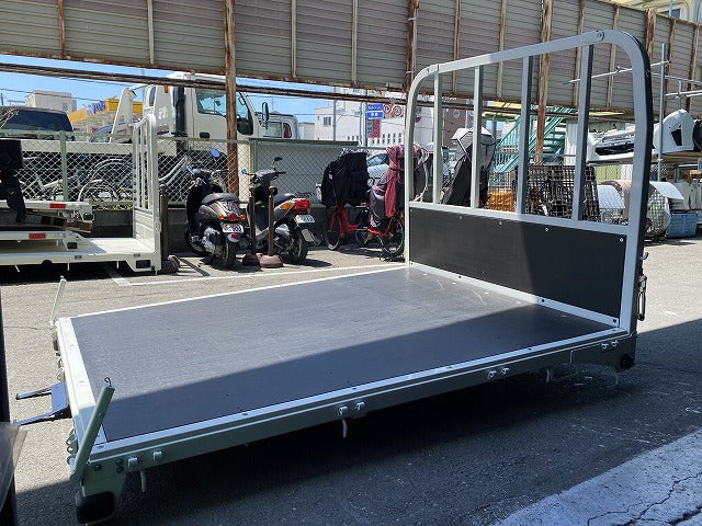 新車取り外し!エルフ/ミオ/MIO 初代(2024-) 純正  平ボディ/荷台 寸法約タテ2080×ヨコ1610×高さ1520(mm) ホワイト ソリッド (143835)