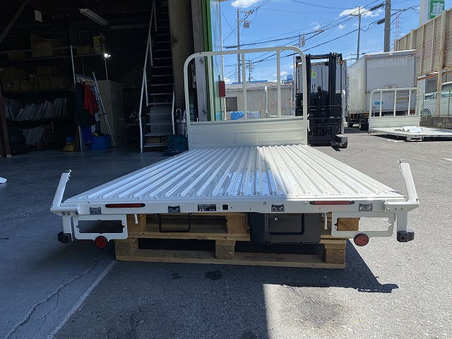 新車取り外し!ダイナ/トヨエース/デュトロ 平成23年7月? 標準車 1.5t  平ボディ/荷台 寸法タテ310×ヨコ149×高さ161(cm)   (143836)