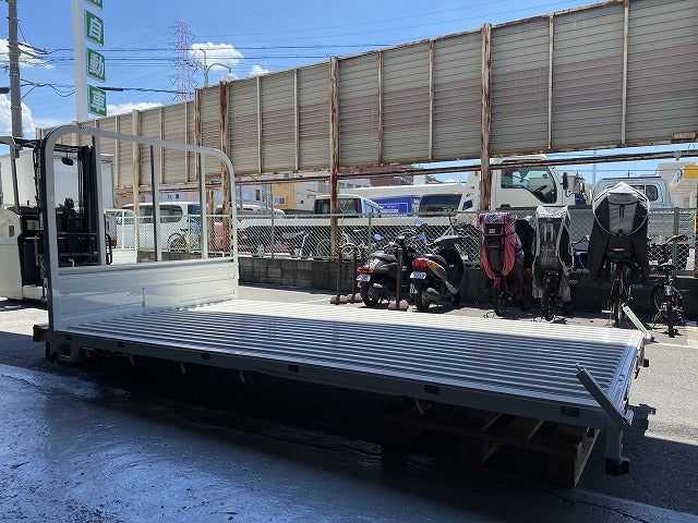 新車取り外し!ダイナ/トヨエース/デュトロ 平成23年7月? 標準車 1.5t  平ボディ/荷台 寸法タテ310×ヨコ149×高さ161(cm)   (143836)