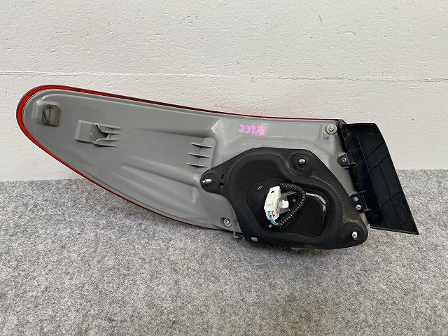 マークX 130系/GRX130/GRX133/GRX135 純正 前期 右 テールランプ/ライト/レンズ LED KOITO 22-351 トヨタ(143845)