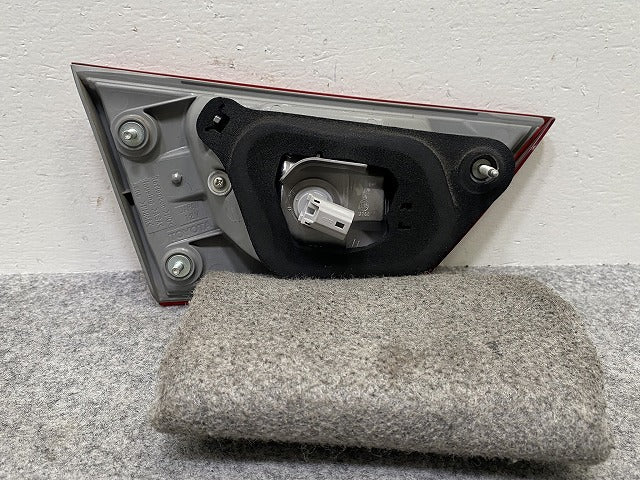 マークX 130系/GRX130/GRX133/GRX135 純正 右 テールランプ/ライト/レンズ ハロゲン トランク側 KOITO 22-352 トヨタ(143850)