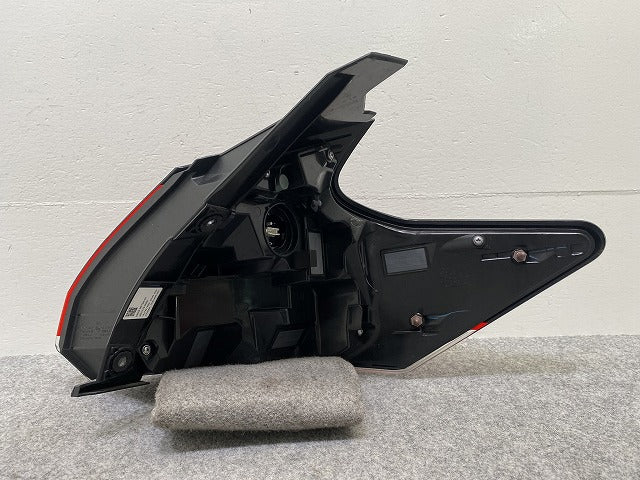 キックス/KICKS P15/RP15/SNP15 純正 左 テールランプ/ライト/レンズ LED ICHIKOH D252 日産(143865)