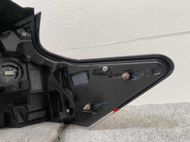 キックス/KICKS P15/RP15/SNP15 純正 左 テールランプ/ライト/レンズ LED ICHIKOH D252 日産(143865)