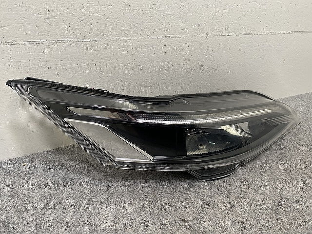 セレナ ハイウェイスター/S/X/G/XV/C27/GFC27/GFNC27/GC27/GNC27/HC27/HFC27 純正 前期 右 ウィンカー LED 212-23719 26124-5TA5B (143904)