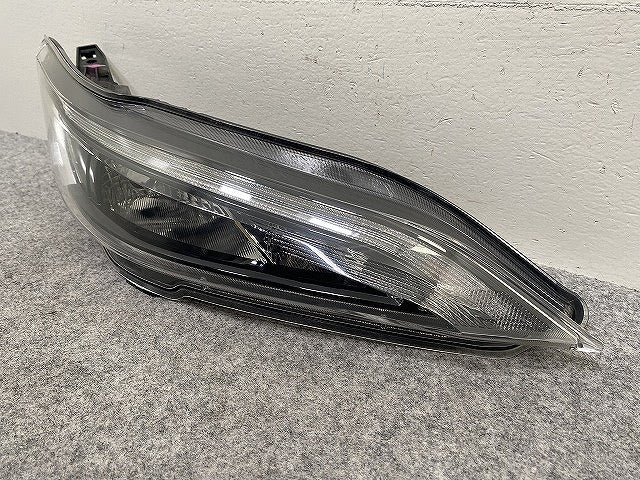 セレナ ハイウェイスター/S/X/G/XV/C27/GFC27/GFNC27/GC27/GNC27/HC27/HFC27 純正 前期 右 ウィンカー LED 212-23719 26124-5TA5B (143904)