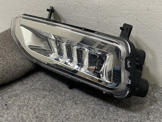 セレナ ハイウェイスター/S/X/G/XV/C27/GFC27/GFNC27/GC27/GNC27 e-POWER/HC27/HFC27 純正 後期 左 フォグランプ LED  26155 8995C(143911)
