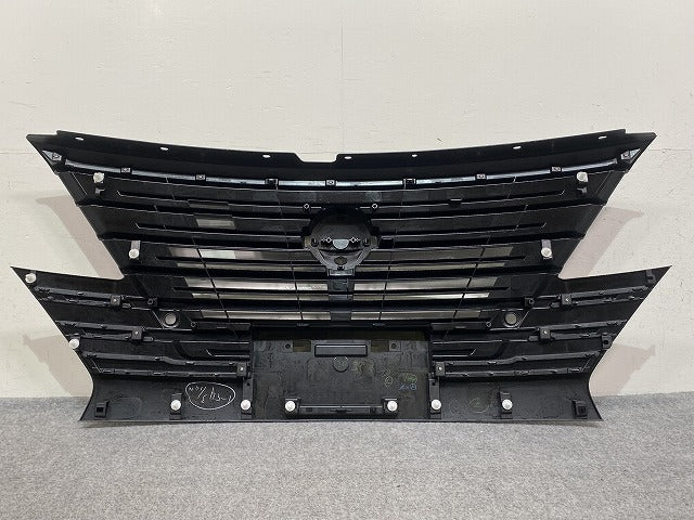 セレナ/ハイウェイスター C28/FC28/FNC28 e-POWER/ルキシオン 純正 フロント グリル/ラジエーターグリル カメラ穴付 62310 7DF0A(143937)