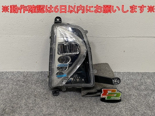 プリウス 50系/ZVW50/ZVW51/ZVW55 純正 前期 右 フォグランプ/フォグライト LED KOITO 47-83 トヨタ(143962)