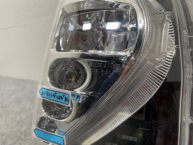 プリウス 50系/ZVW50/ZVW51/ZVW55 純正 前期 右 フォグランプ/フォグライト LED KOITO 47-83 トヨタ(143962)