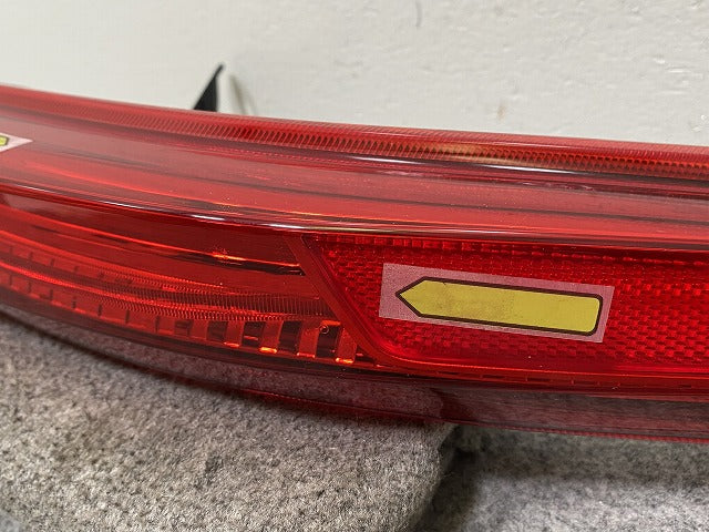 ハリアー 80系/MXUA80/MXUA85 ハイブリッド/AXUH80/85 PHEV/AXUP85 純正 右 テールランプ/ライト LED 刻印R5 48-237 81551-48510(144045)