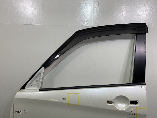 セレナ/ハイウェイスター C27/GFC27/GFNC27 e-POWER/HFC27 純正 左 フロント ドア バイザーサイドパネル付 ブリリアントホワイト(144056)