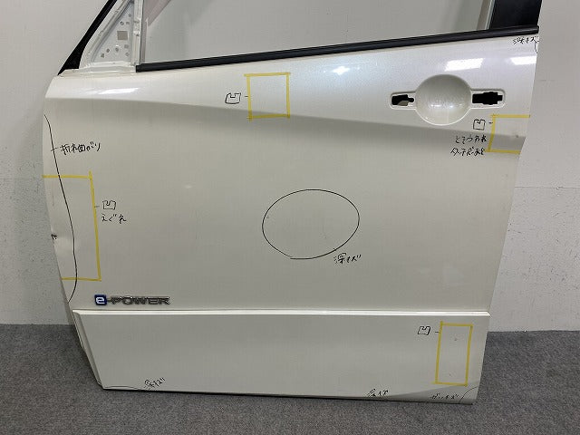 セレナ/ハイウェイスター C27/GFC27/GFNC27 e-POWER/HFC27 純正 左 フロント ドア バイザーサイドパネル付 ブリリアントホワイト(144056)