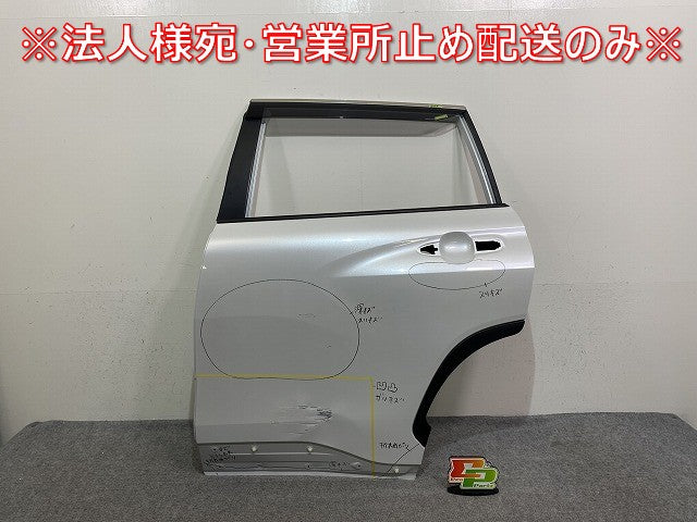 カローラ クロス ZSG10/MXGA10 ハイブリッド/ZVG11/ZVG15/ZVG13/ZVG16 純正 左 リアドア バイザー付 プラチナホワイトパールマイカ(144090)