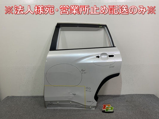 カローラ クロス ZSG10/MXGA10 ハイブリッド/ZVG11/ZVG15/ZVG13/ZVG16 純正 左 リアドア バイザー付 プラチナホワイトパールマイカ(144090)