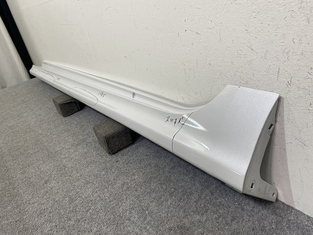 ヤリス KSP210/MXPA10/MXPA15 ハイブリッド/MXPH10/MXPH15 MXPH14/MXPH17 純正 左 サイドステップ/75860-K0050 プラチナホワイト(144103)