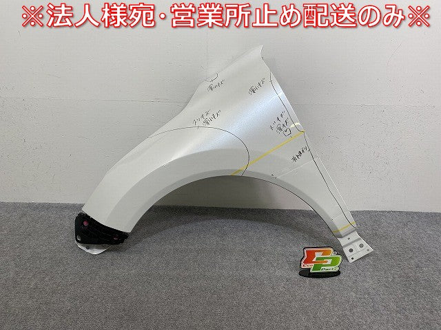 ハリアー 80系/G/Z/MXUA80/MXUA85 ハイブリッド/AXUH80/AXUH85 PHEV/AXUP85 純正 左 フロント フェンダー ホワイトパール 070(144117)