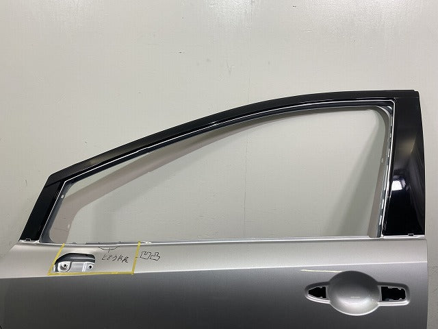 オーラ AURA/ノート NOTE FE13/FSNE13/E13/SNE13 純正 左 フロント ドア ブリリアントシルバーメタリック K23 日産(144121)