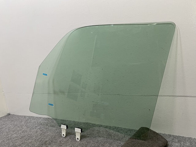 エブリィ/クリッパー NV100/スクラム/ミニキャブ DA17V/DR17V/DG17V/DS17V 純正 左 フロント ドア ガラス 43R-006702 62256-4A01L(144143)