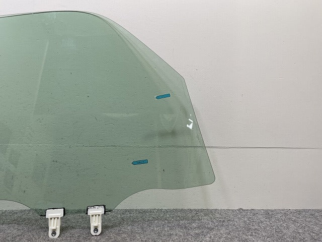 エブリィ/クリッパー NV100/スクラム/ミニキャブ DA17V/DR17V/DG17V/DS17V 純正 左 フロント ドア ガラス 43R-006702 62256-4A01L(144143)
