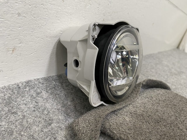 タントカスタム/ウェイク 純正 右 フォグランプ/フォグライト LED KOITO 114-11092 ダイハツ/トヨタ/ホンダ/スバル/スズキ 汎用(144217)
