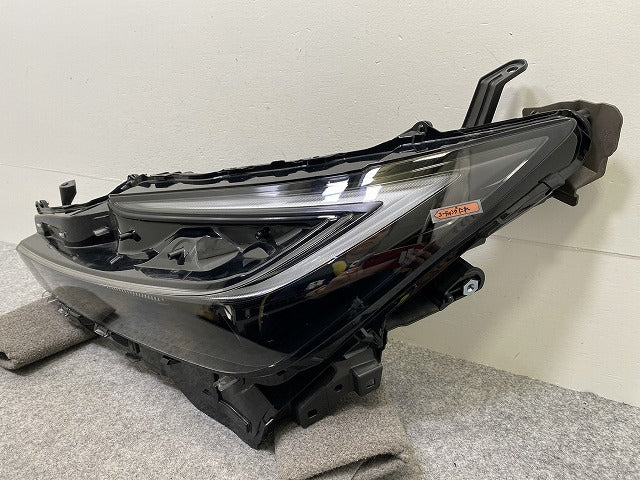 プリウス 60系/ZVW60/ZVW65/MXWH60/MXWH65/MXWH61 純正 左 ヘッドライト/ランプ LED 刻印X KOITO 47-123 81106-47A90 トヨタ(144255)