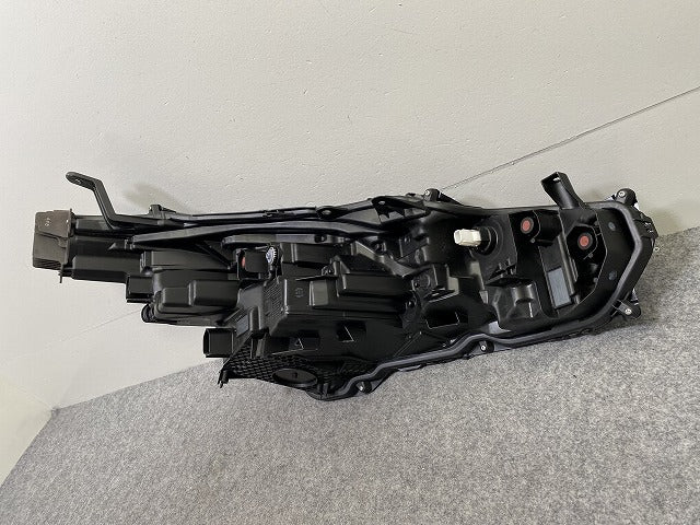 プリウス 60系/ZVW60/ZVW65/MXWH60/MXWH65/MXWH61 純正 左 ヘッドライト/ランプ LED 刻印X KOITO 47-123 81106-47A90 トヨタ(144255)