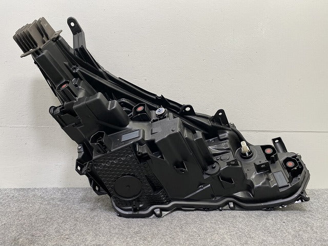プリウス 60系/ZVW60/ZVW65/MXWH60/MXWH65/MXWH61 純正 左 ヘッドライト/ランプ LED 刻印X KOITO 47-123 81106-47A90 トヨタ(144255)