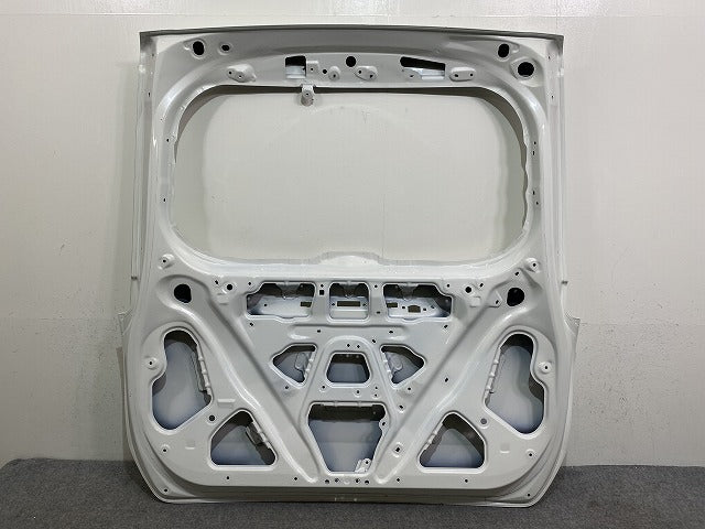 ノア 後期 エスクァイア 前期 ヴォクシー 前期 後期 80系/ZRR80G/ZRR85G/ZRR80W/85W ハイブリッド/ZWR80G/ZWR80W 純正 リアゲート(144261)