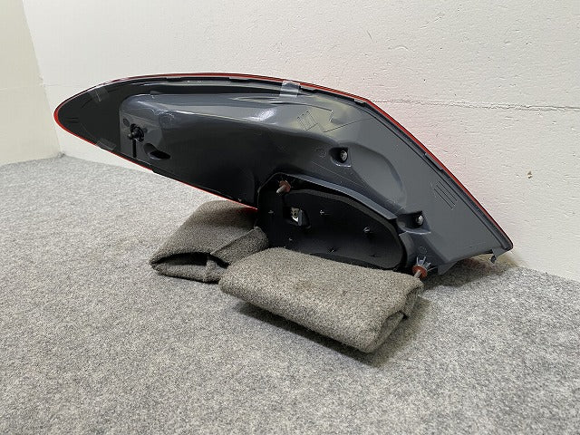 新品!Cクラス W205 純正 右 テールランプ/ライト/レンズ LED A2059061457 A205906145764 メルセデスベンツ(144271)